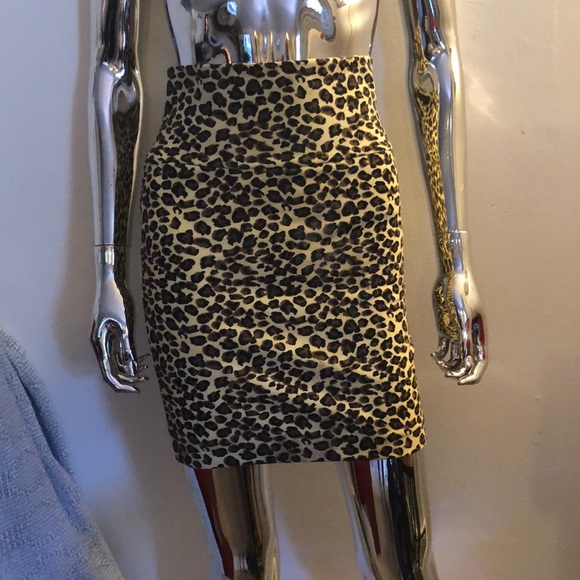 ❤️NWOT Leopard print skirt - Picture 2 of 6